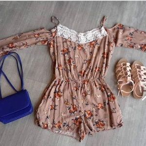 🎁 SALE! Mimi Chica Floral Romper